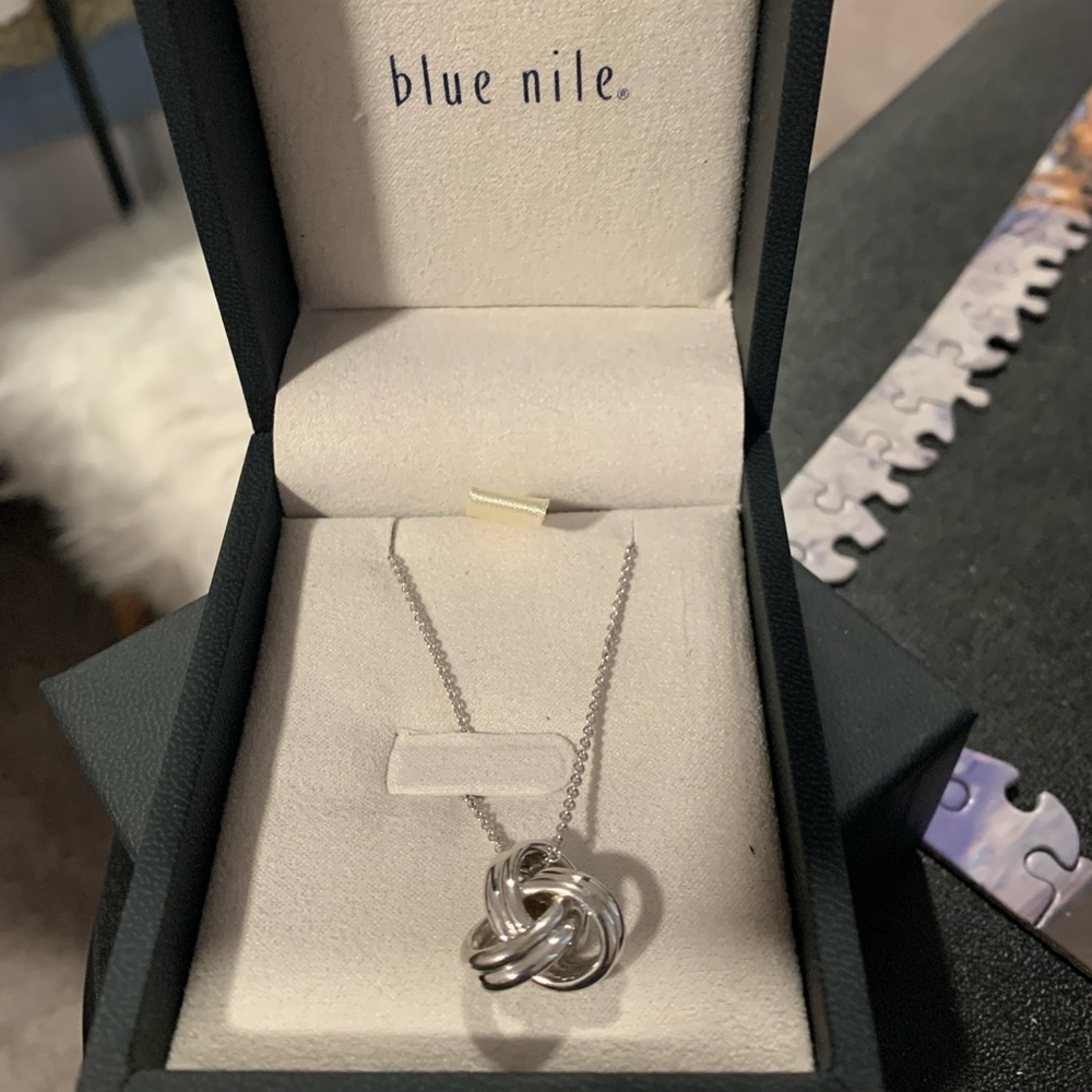 Knot necklace